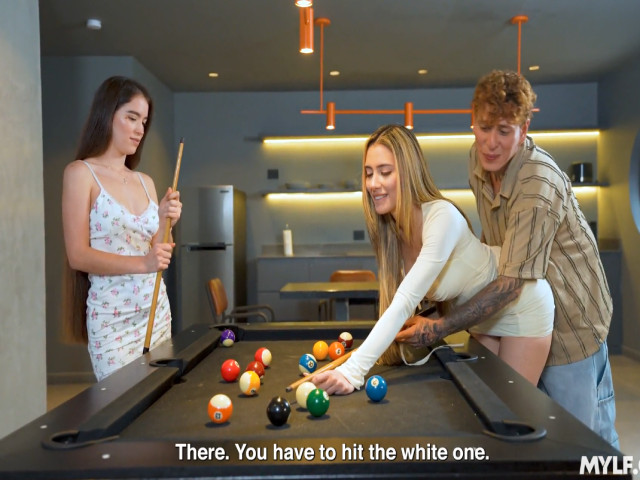 Dậy chơi billiards thanh niên địt luôn chị người yêu